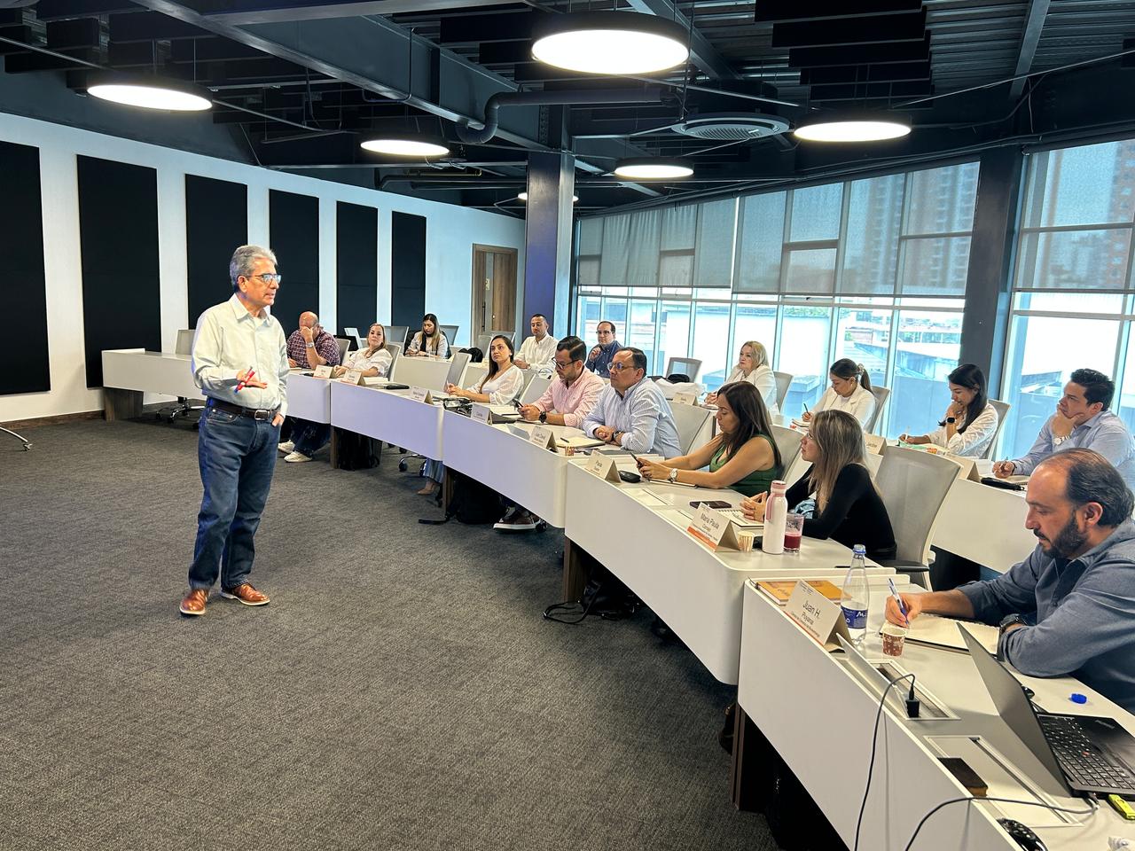 Alta Dirección en Gestión y Liderazgo Estratégico regresa a Bucaramanga con un nuevo grupo de participantes